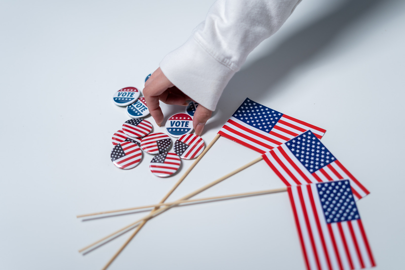 选择责任投票标志手爱国主义美国国旗纽扣白色背景旗高清图片 Canva中国