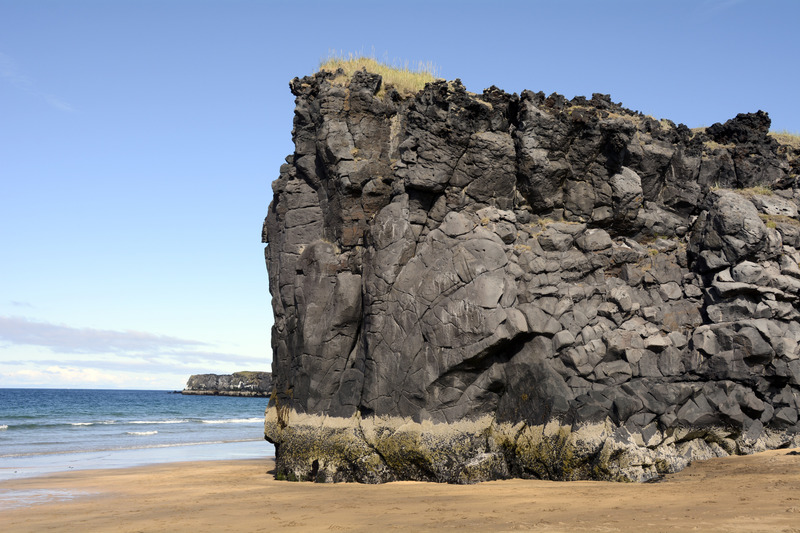 石头海滩景观岩石青口贝礁石冰岛火山海岸火山岩