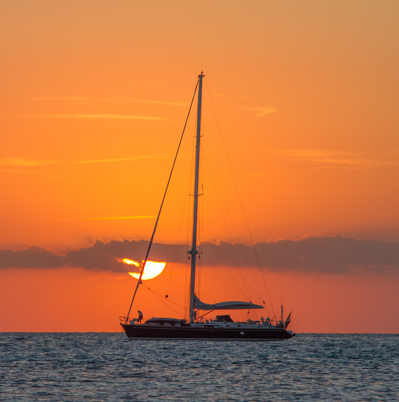 天空黄昏日出帆船轮船桅杆幽暗黎明海洋