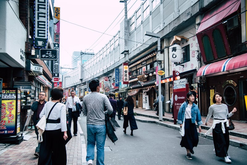 日本商務商業商店走商圈人群擁擠行人步行圖片