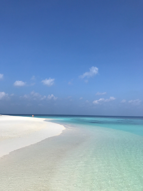 天空蓝色户外风景云朵山水画大自然沙滩海滩海边