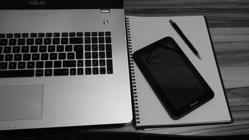 计算机键盘黑白电子产品黑白相间电脑技术笔记本电脑便携式电脑
