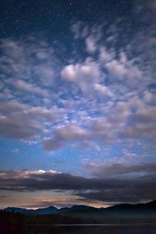 星空天空户外风景星星云朵大自然黑夜夜晚山脉