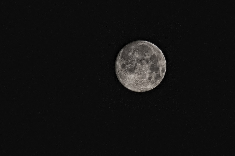 天空高清壁纸月亮黑白月球黑夜夜晚黑白相间深色的黑暗图片