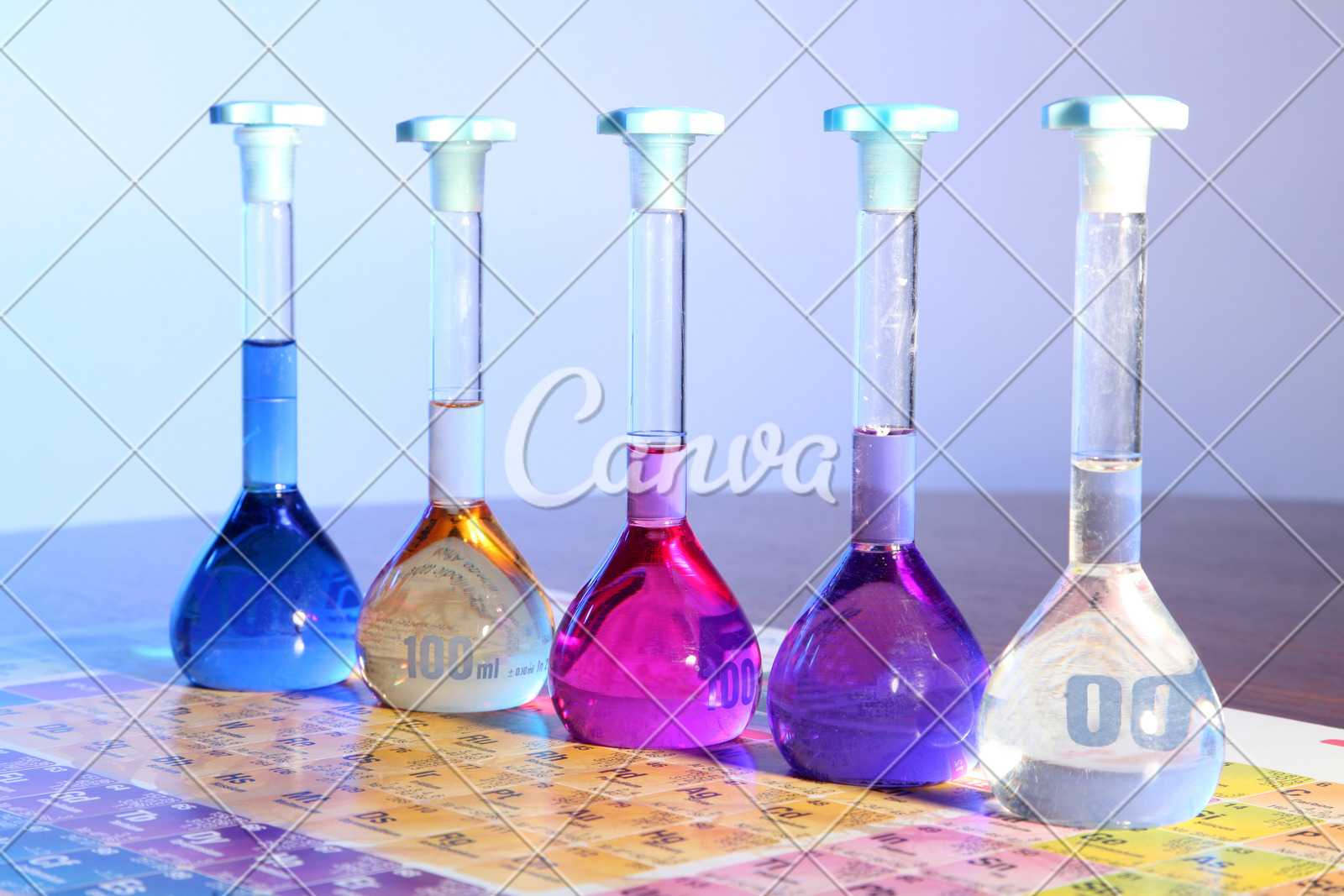 蓝色紫色科学实验烧瓶玻璃实验室摄影研究液体生物学图片