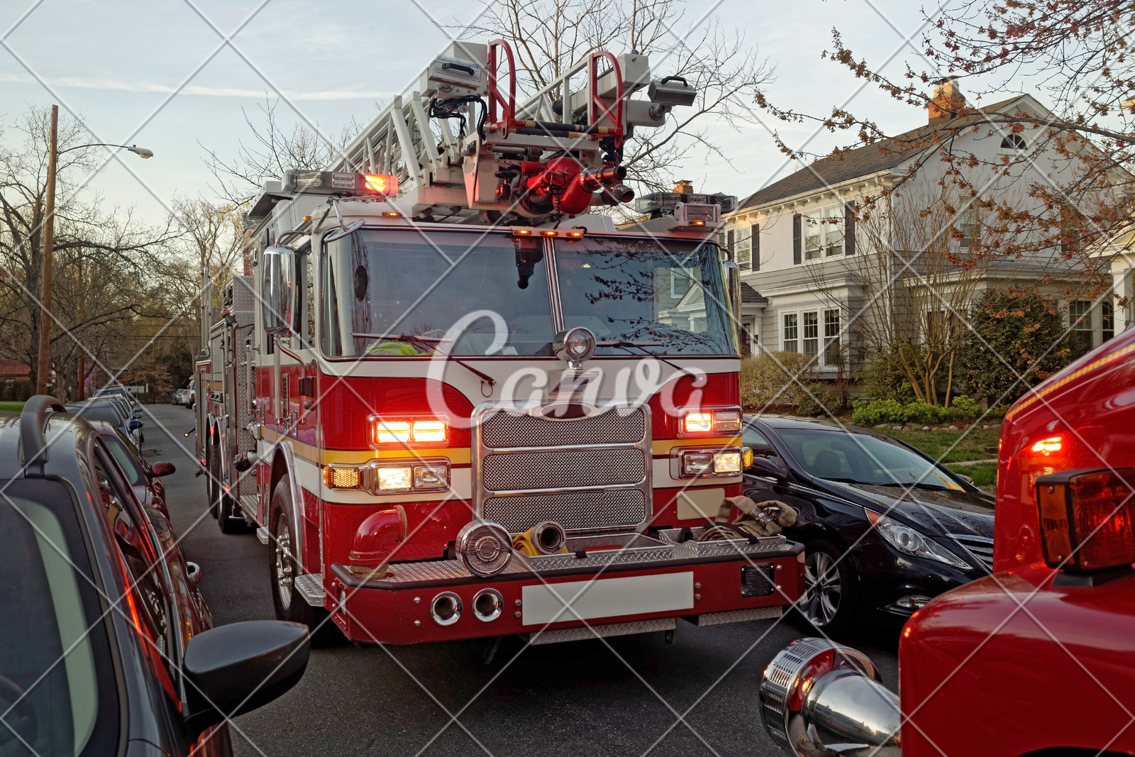 紅色美人魚消防車救護車火黃昏梯子居住區警笛暗色圖片